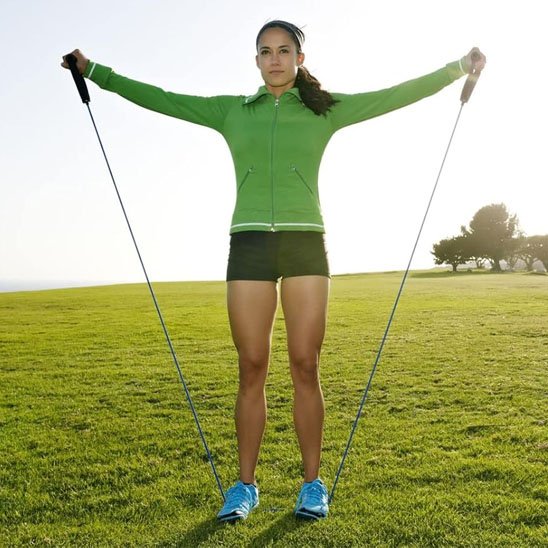 elastique musculation femme dehors entrainement