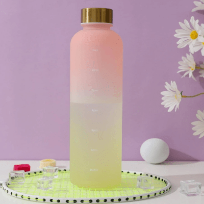 gourde sport rose jaune sur raquette badminton