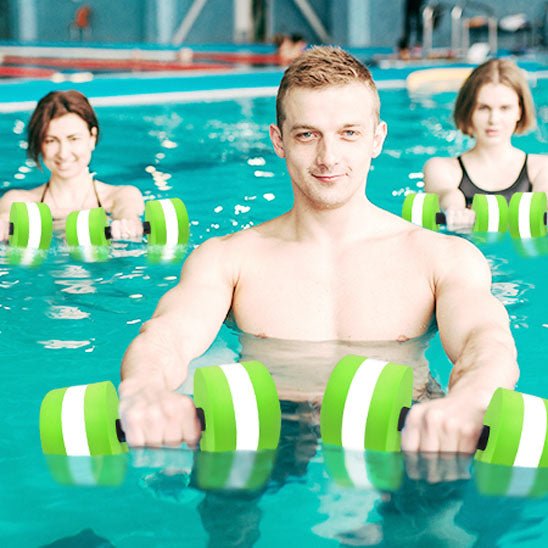 halteres exercices groupe aquagym