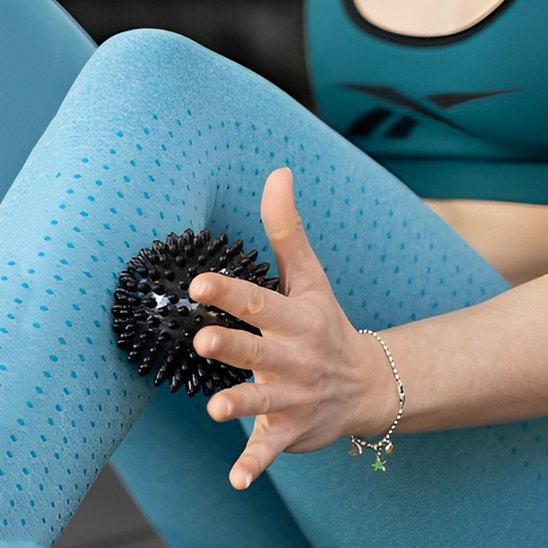 ballon de gym soulageant douleurs musculaires massage mollet