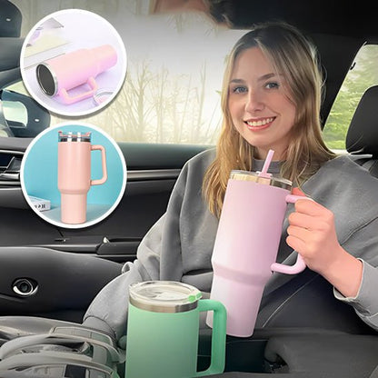 bouteille isotherme femme avec gourde dans sa voiture