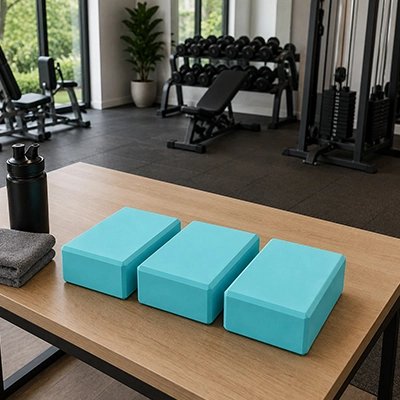 Brique de yoga mis sur table coloris vert