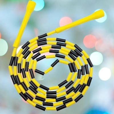 corde a sauter jaune et noire