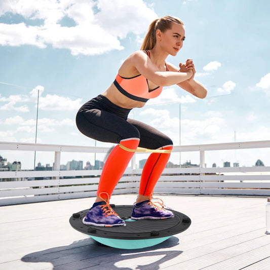 fitball femme en exterieur squat sur demi balle