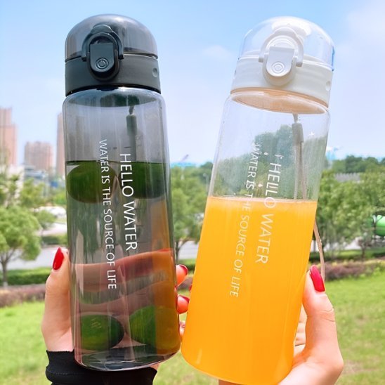 gourde sport deux modeles noires et blanche