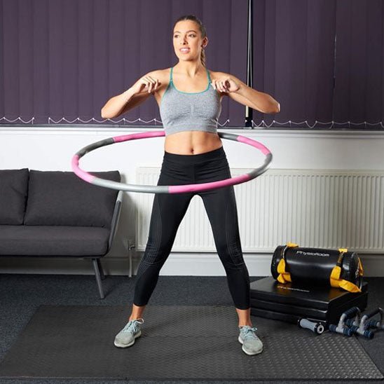 hula hoop exercices femme en salle