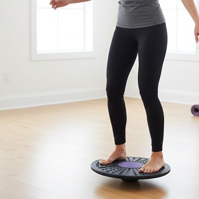 Planche d'équilibre femme entraienement équilibre