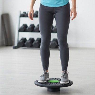 Planche d'équilibre femme stabilité