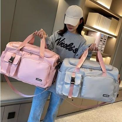 Sac de sport femme portant deux sacs