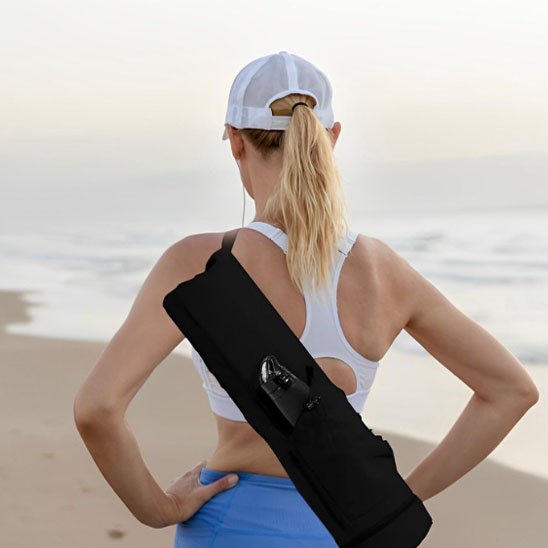 sac tapis yoga noir femme exercices plage