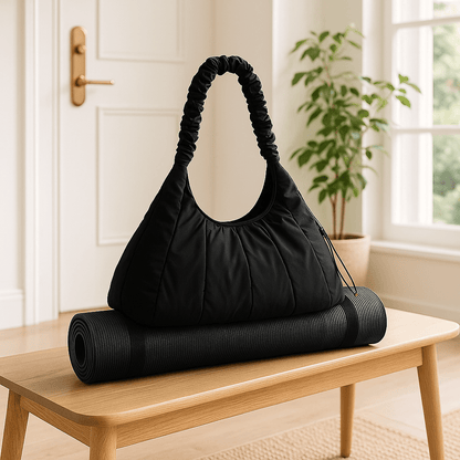 sac tapis yoga noir sur une table