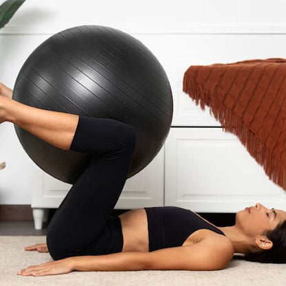 swiss ball femme ballon entre jambes