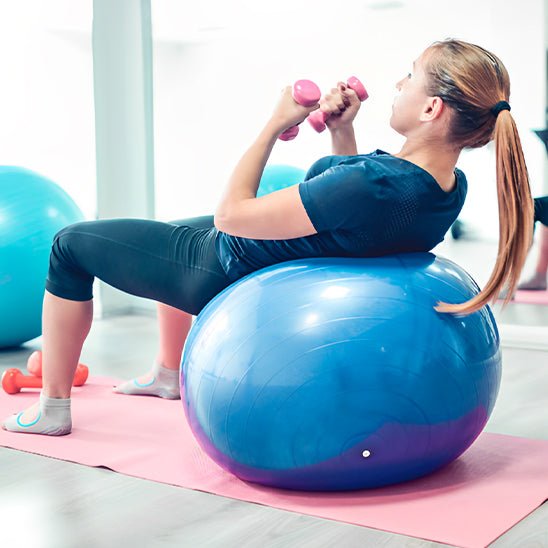 swissball femme exercices gymnastiques