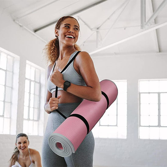 tapis de gym femme tapis enroulé