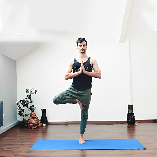 tapis de yoga homme meditation