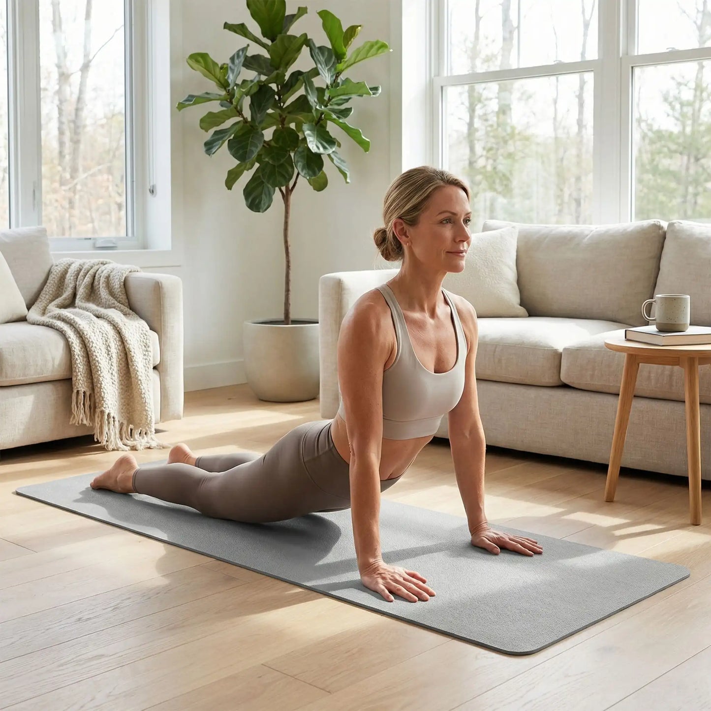 tapis pilates femme salon exercices étirements