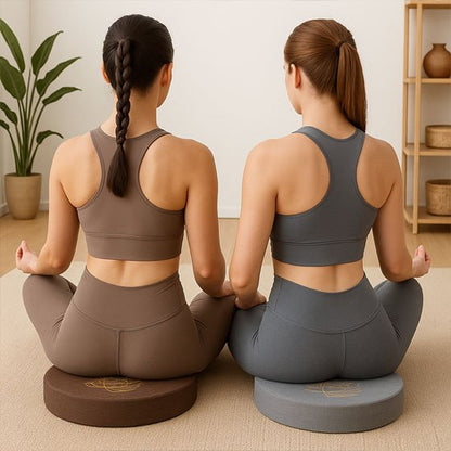 Zafu deux femmes dans salon entrainement yoga